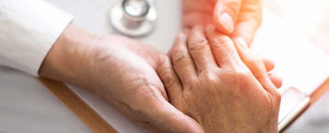 Doença de Parkinson - atenção aos sintomas que podem ser confundidos com de outras doenças - Dr. Claudio Corrêa